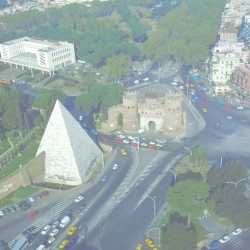 piramide002.jpg (7909 byte)